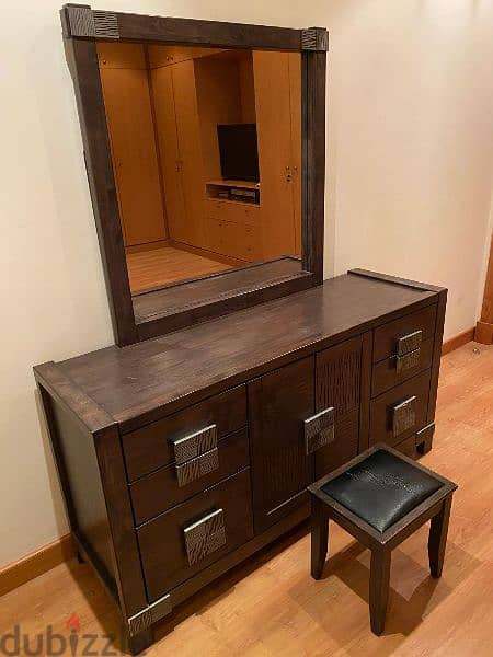 Dressing Table with Side Drawers (Reduced Price, Further Negotiable) 2