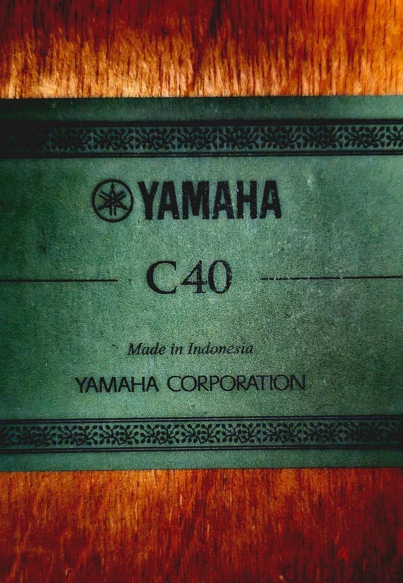 "Yamaha C40 Black Classical Guitar: Superior Sound, Sleek Design! 1