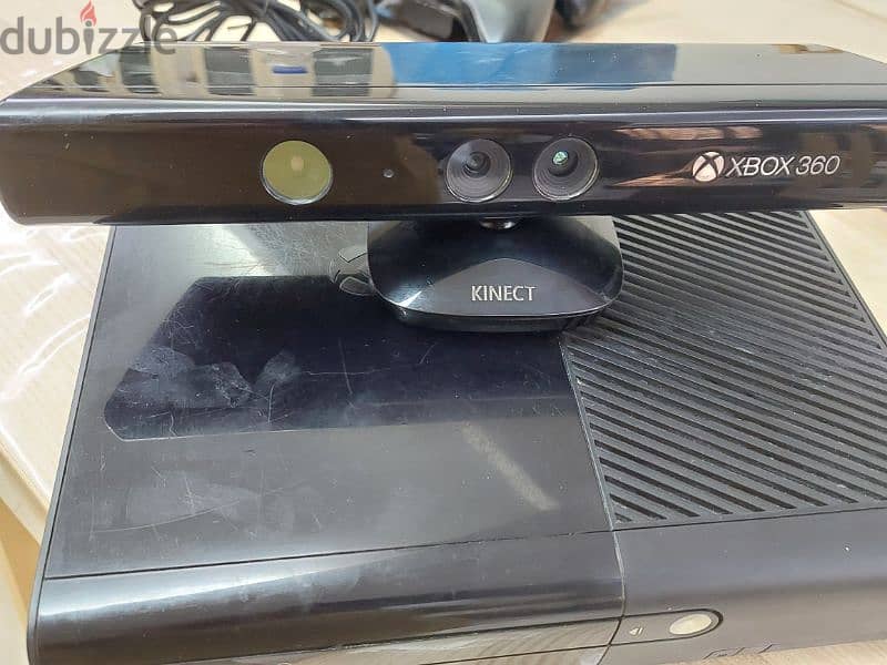 xbox 360 used with 7 games cd 3