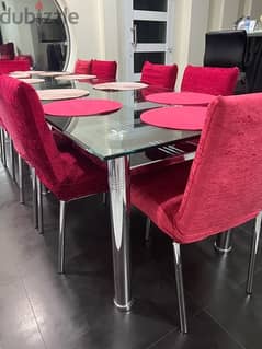 dining table  excellent condition  طاولة طعام