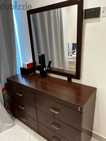dressing table with mirror and one side table 2
