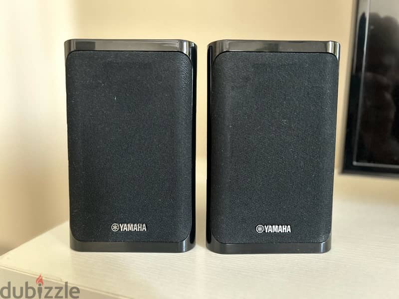 YAMAHA Centre and Side Speakers 1