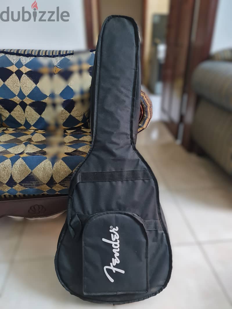 Acoustic Guitar Yamaha F310 with Fender Case 1