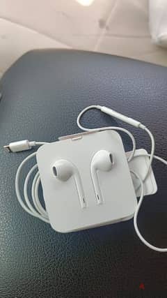 Apple iPhone earphone 0