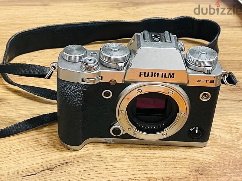 لبيع بودي كاميرا  Fujifilm X-T3 1