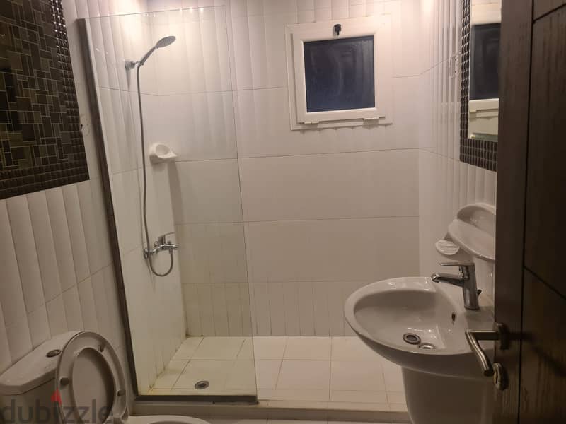 room available in fully Furnished flat 2 bedroom flat with bathroom 3