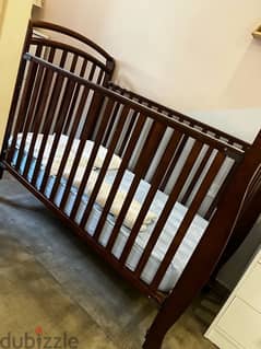 Crib with bumpers + sheets in good condition 0