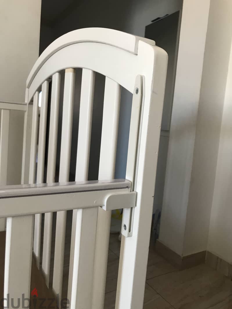 Juniors baby crib for sale 3