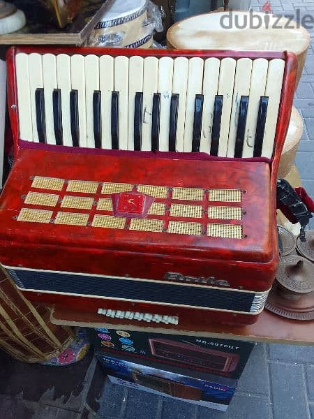 ANTIQUE MUSIC INSTRUMENT ORIGINAL UK MADE OLD. red baile accordion 1