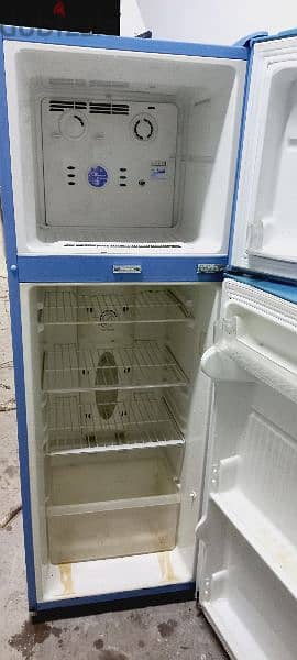 L g refrigerator. 35913202 6