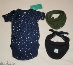 3 baby items (onesie, bibs)