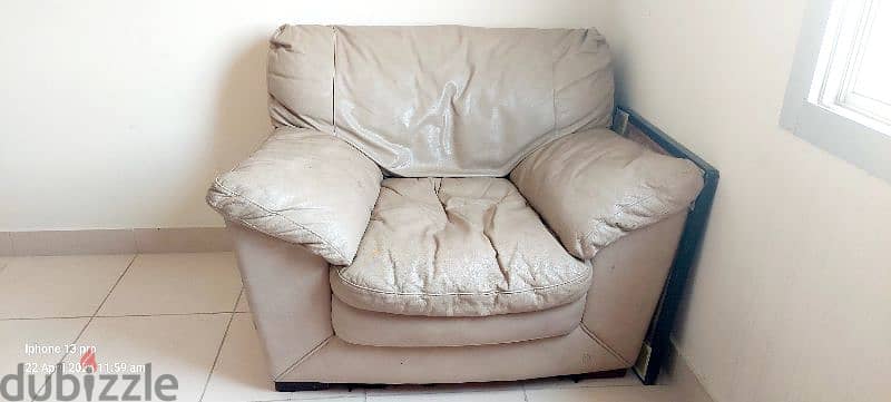 leather sofa NOT damaged not ripped 2