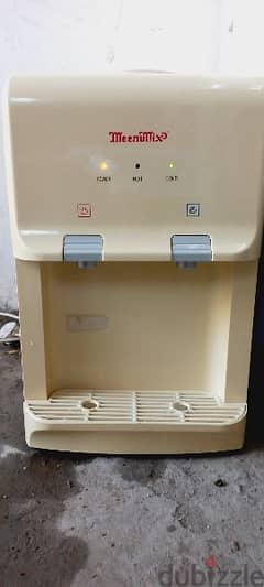 Water dispenser. 35913202 0