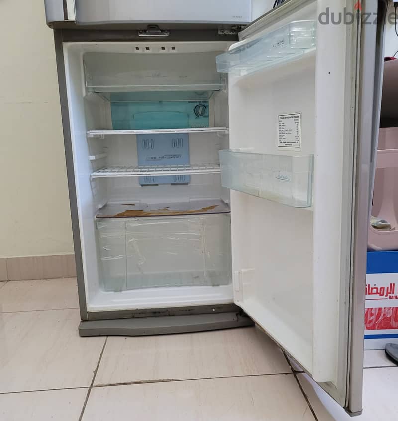 Toshiba GR-R28UT Refrigerator:Affordable and GREAT CONDITION 3
