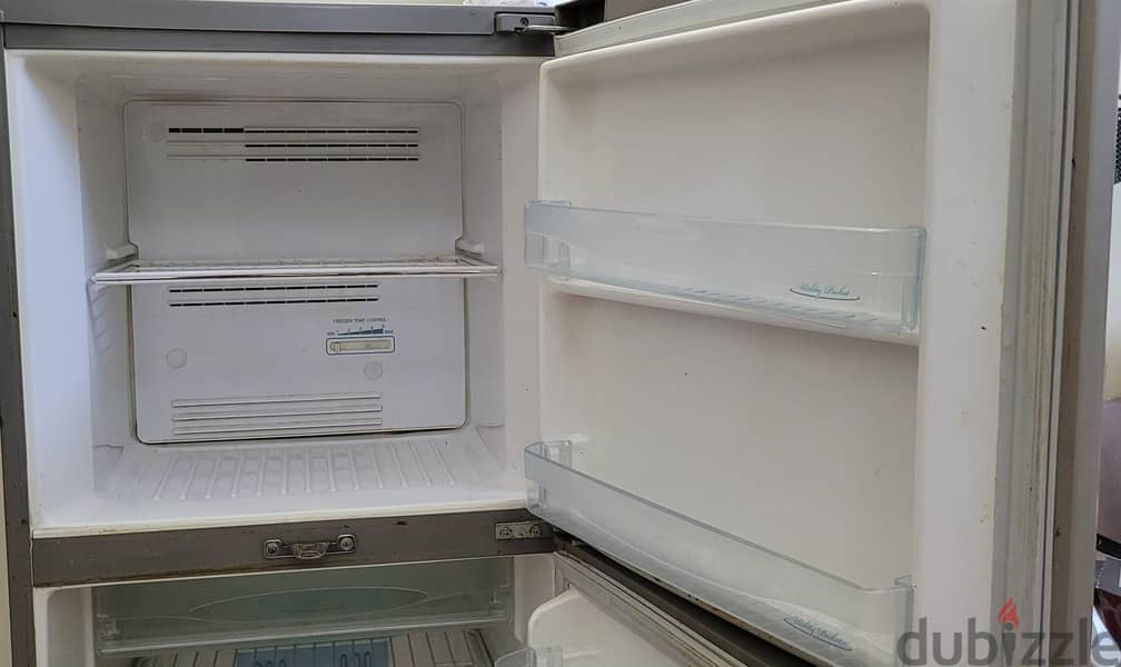 Toshiba GR-R28UT Refrigerator:Affordable and GREAT CONDITION 4