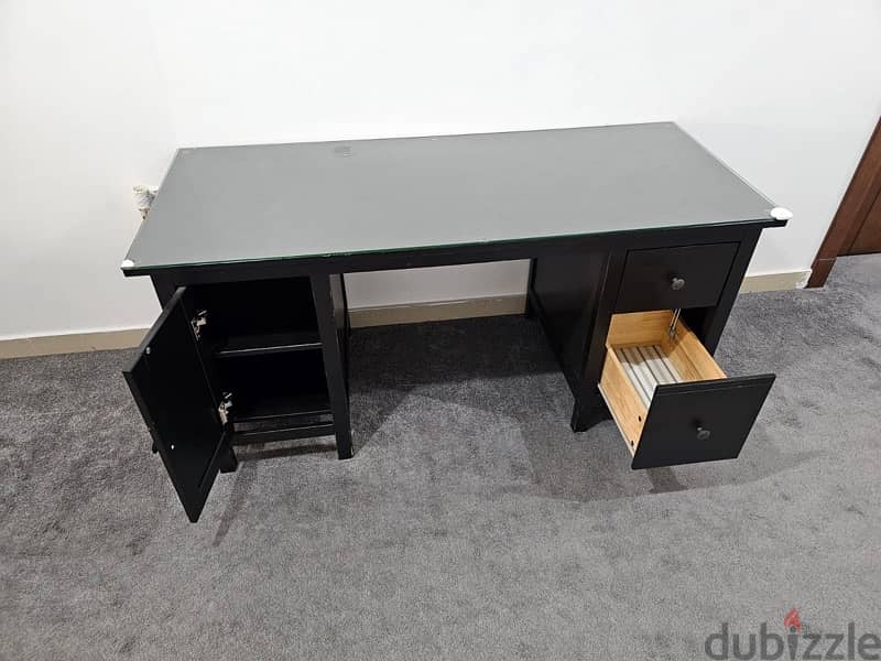 طاولة مكتبية 1