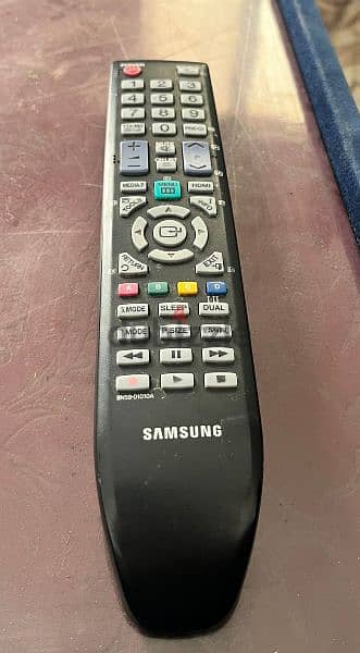 Samsung 42" plasma HD TV with remote & wall bracket in good condition 1