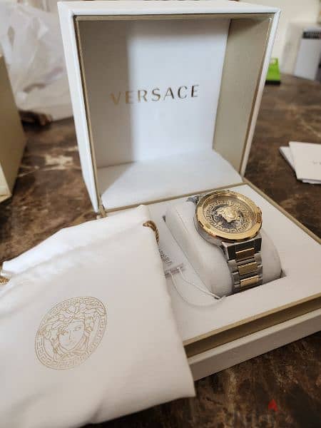 Versace Medusa Automatic Watch. brand new with box and original tag. 1