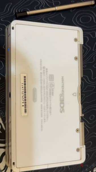 Nintendo 3ds / o3ds,white, 64gb hacked memory 3