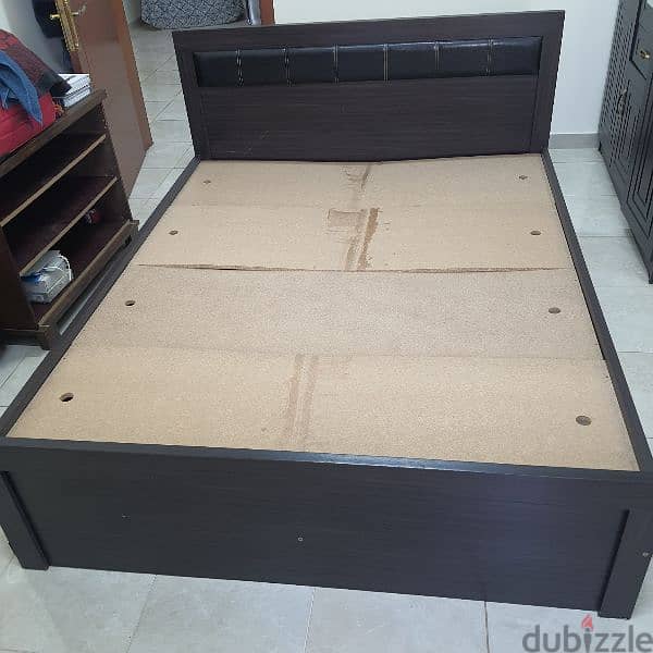 cont(36216143) Queen size bed for sale in good condition without matt 1