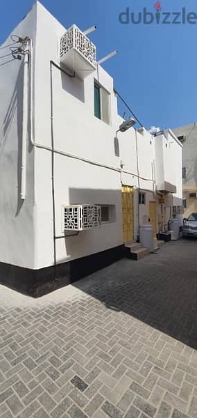 building in muharaq for sale/ للبيع مبنى في محرق 0