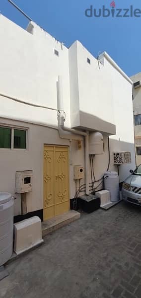 building in muharaq for sale/ للبيع مبنى في محرق 1