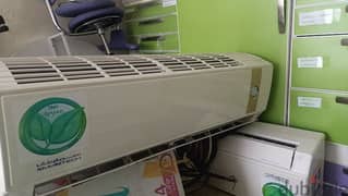 Ac 3ton almost new  ( 2 units)