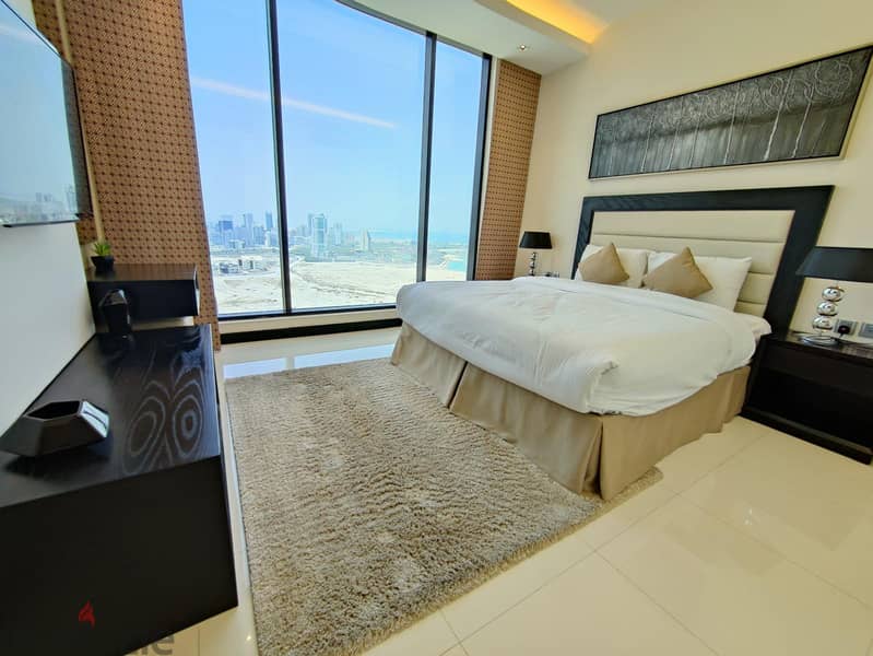 Bright, sea view, and Spacious with Housekeeping 9