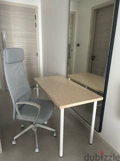 office chair and desk (NEW)