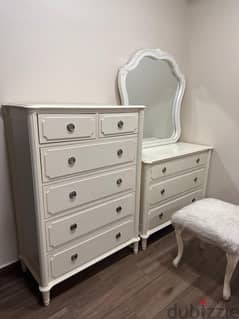 Drawers and dressing table with a stool. 50BHD