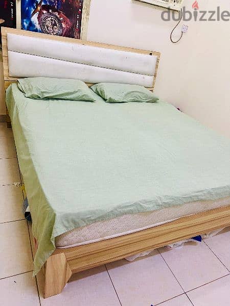 king size wodern bed with mattress 0