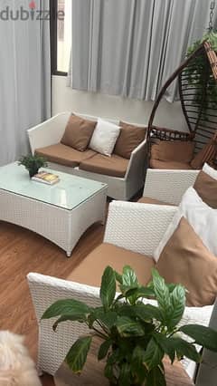 4 seat Sofa indoor/outdoor with coffee table