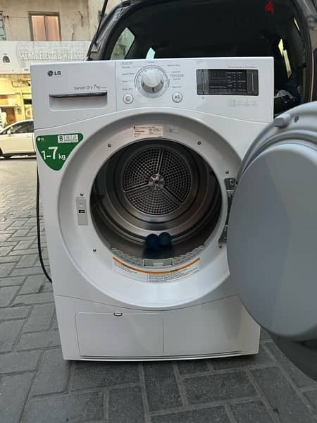 LG dryer 7kg almost new 1