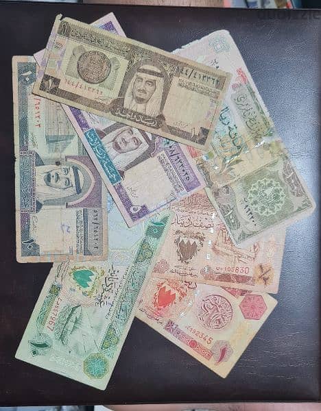 Old currency banknote for Bahrain Qatar and Saudi Arabia 1