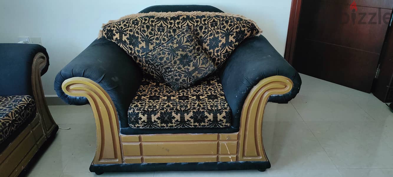 Sofa set for urgent sale. 2