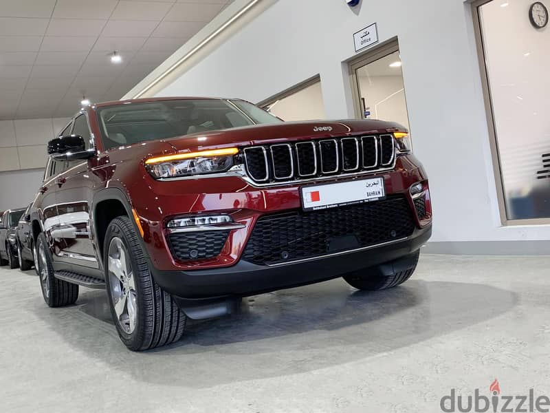 Jeep Grand Cherokee Limited (5000 Kms Only) 3