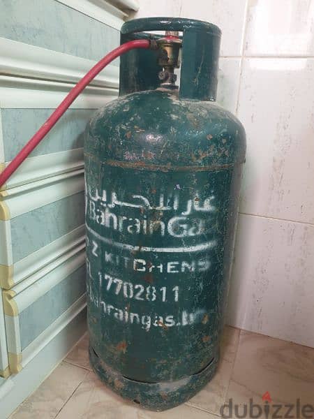 bahrain gas cylinder with regulator. 0