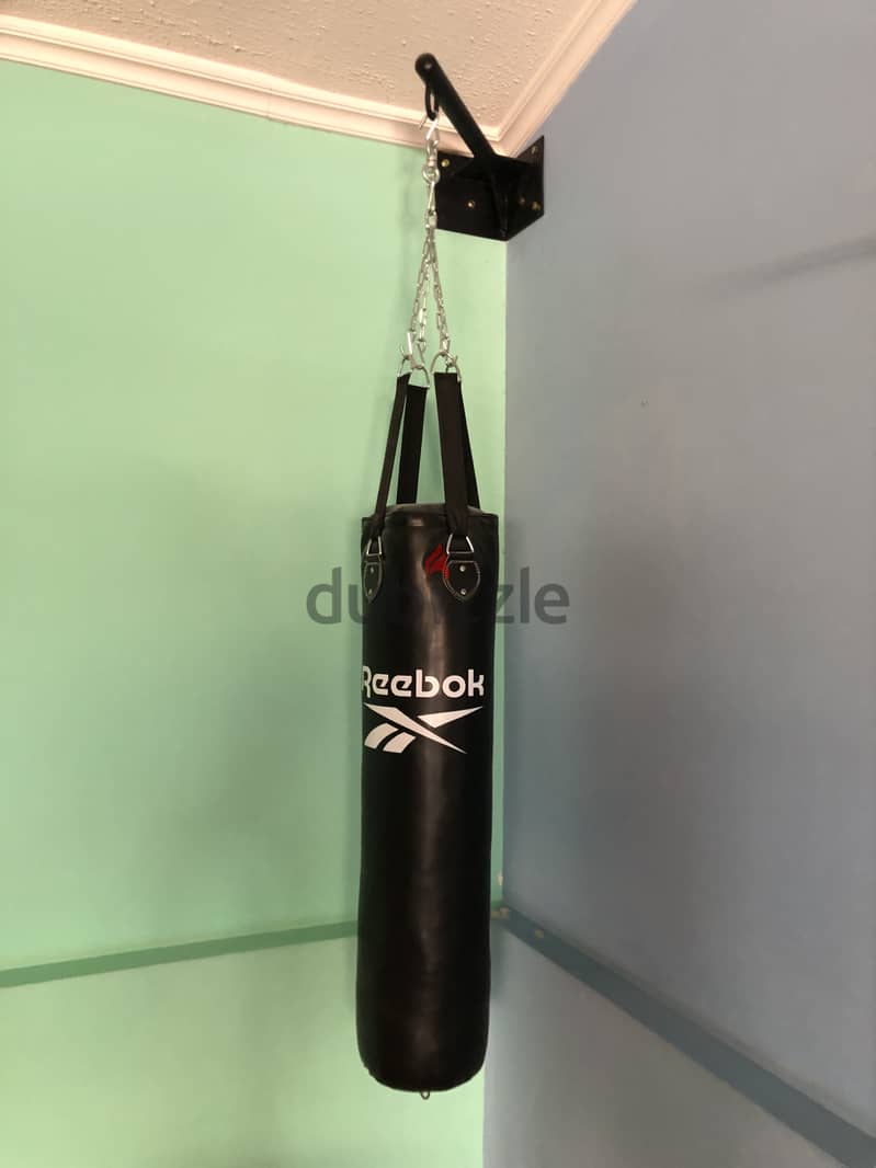 Reebok boxing bag with gloves 1