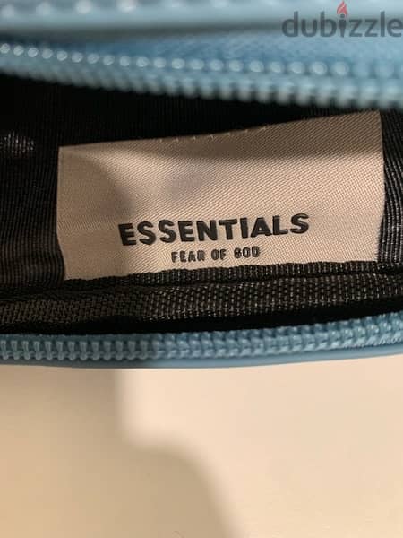 Essentials crossbody bag 2
