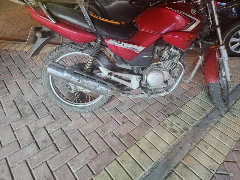 for sale motorcycle yamaha whit plat number 1