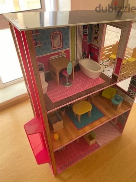 Doll house with playset 2