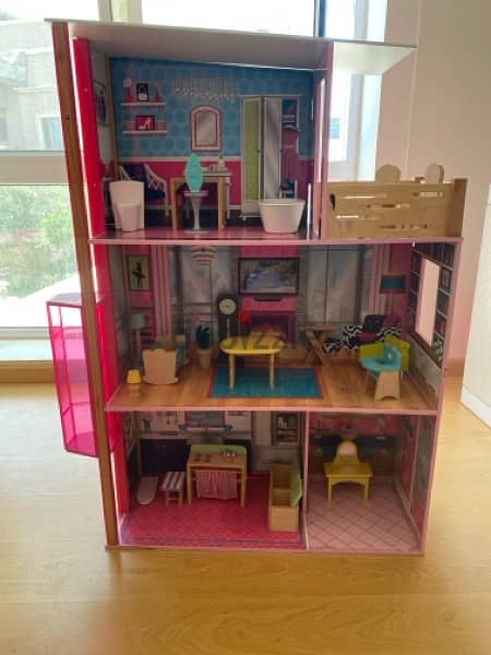 Doll house with playset 3