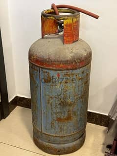 gas cylinder with regulator