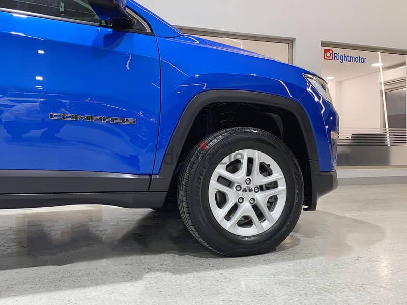 Jeep Compass (26,000 Kms) 4