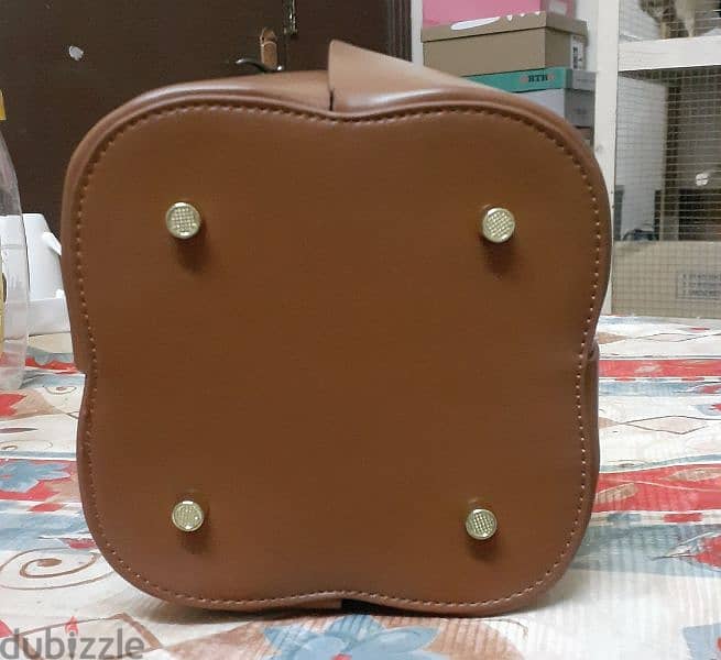 Medium brown shoulder bag 4