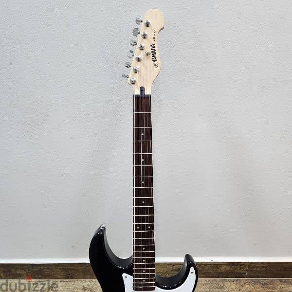 Used Black yamaha EG112C electric guitar. 2