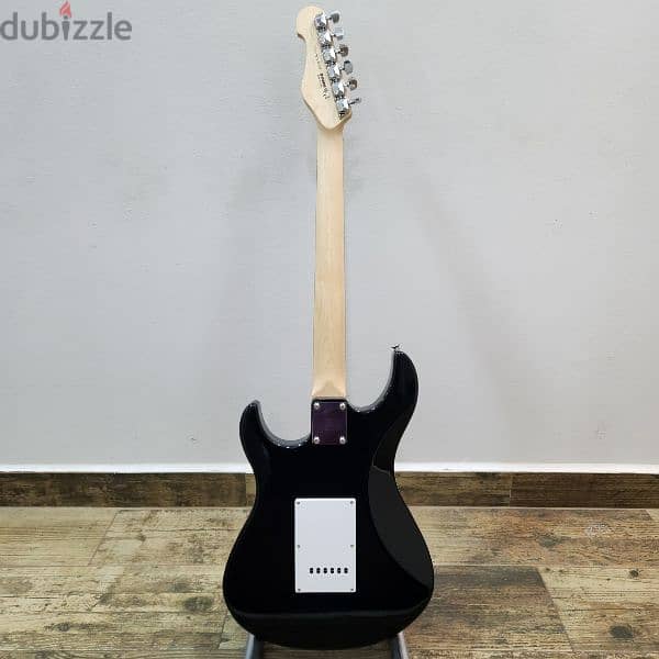 Used Black yamaha EG112C electric guitar. 4