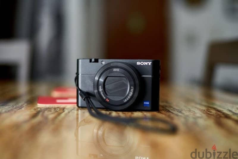 Sony RX100V Compact Camera: Capture Every Moment with Precision" 1