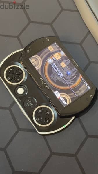 PSP GO ,16 gb charger with 20 games 0