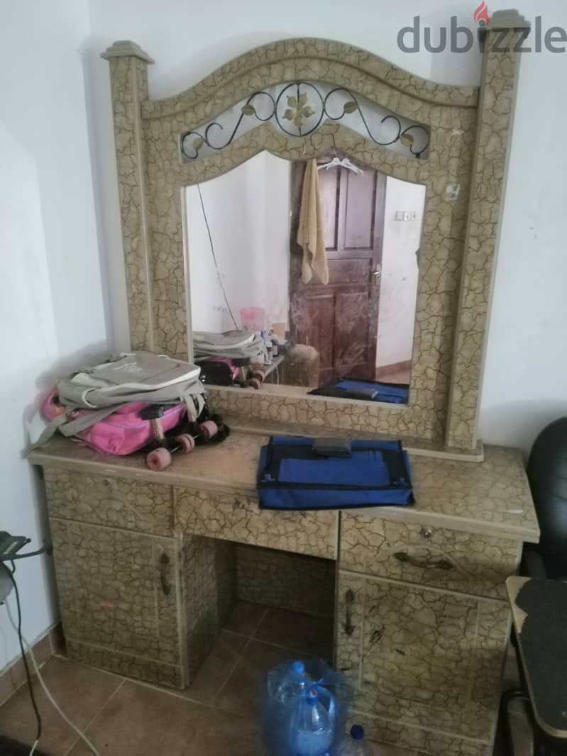 2 BEDS , 1 VANITY TABLE ,AND 1 FULL SIZE WARDROBE 6